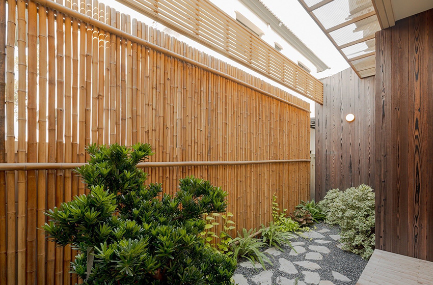 House with Shared Pool in Srinakarin 